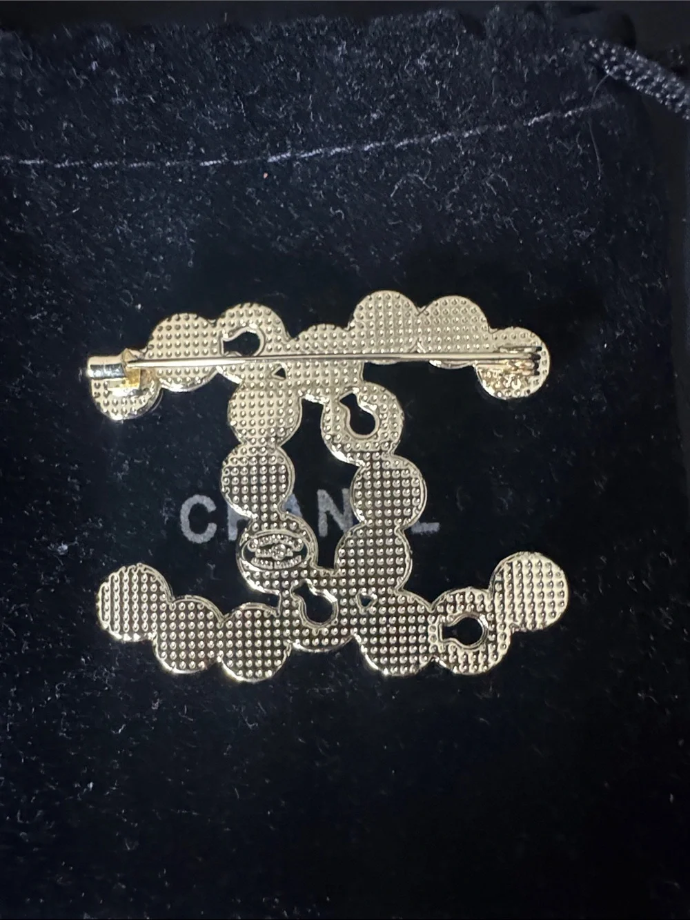 EUC CHANEL Gold and White Pearl CC Brooch